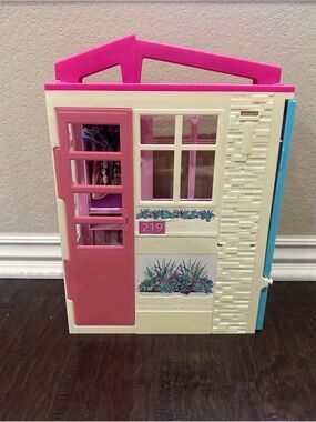 Barbie Foldable Dollhouse Play Set